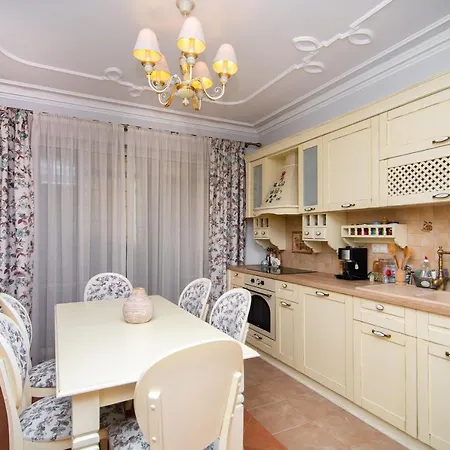 Apartment Classic Elegance In Central Varna Varna